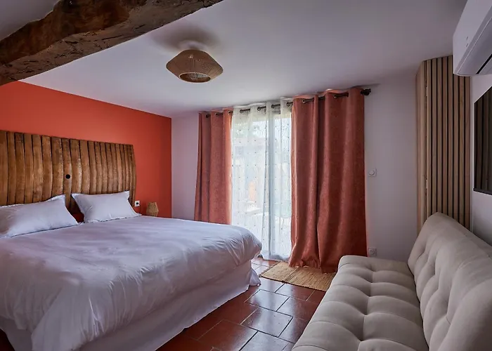 Le Repaire Lagardère Couette-café Lussac (Gironde)