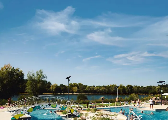 Le Repaire Lagardère Couette-café