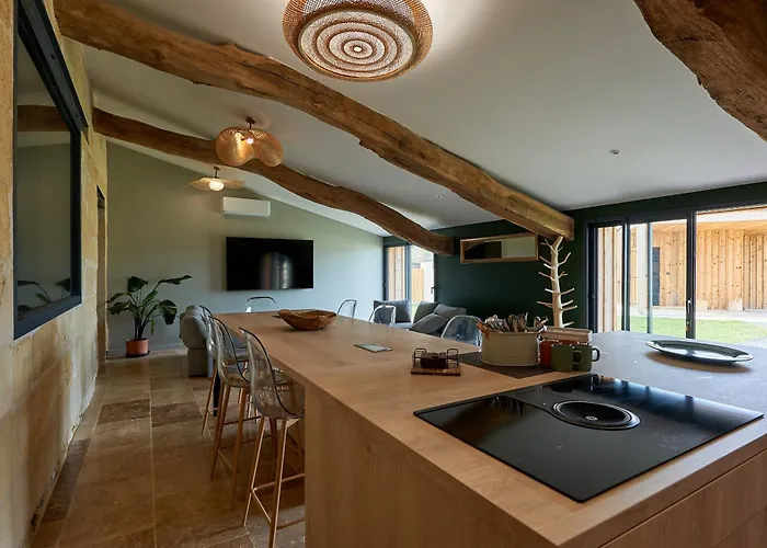 Le Repaire Lagardère * Lussac (Gironde)