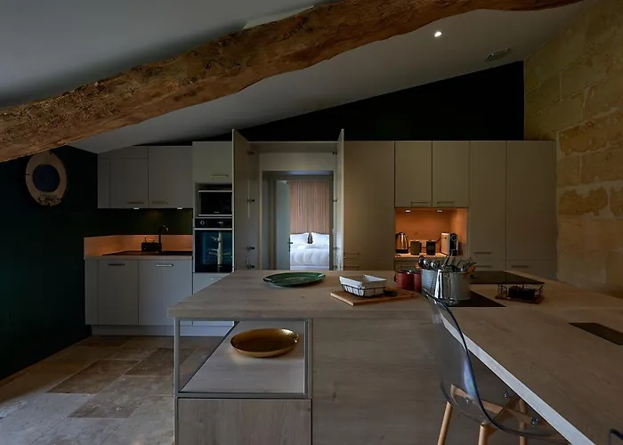 Le Repaire Lagardère Couette-café *