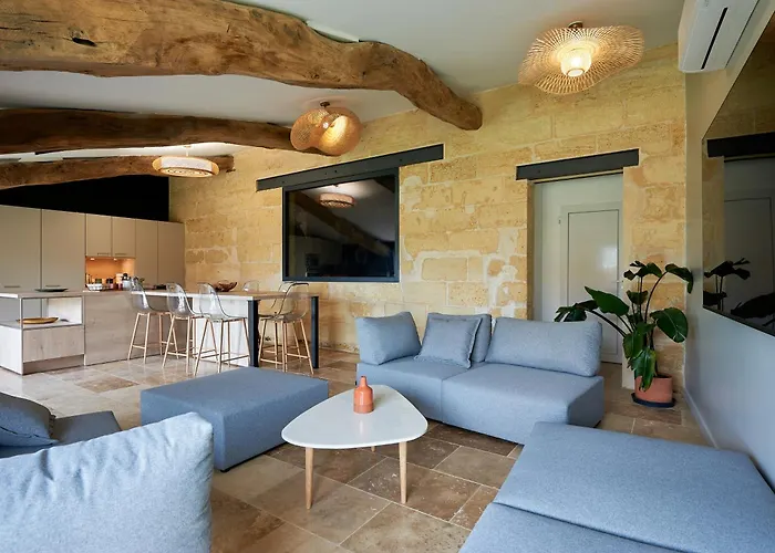 Le Repaire Lagardère Lussac (Gironde)